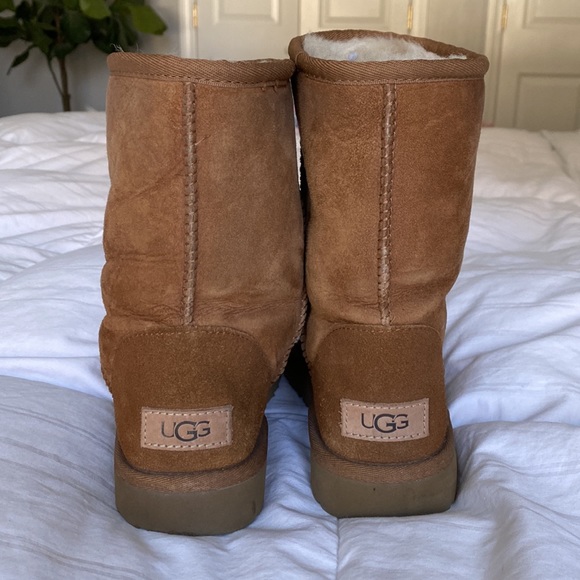 Size 6 UGGS - Picture 3 of 5